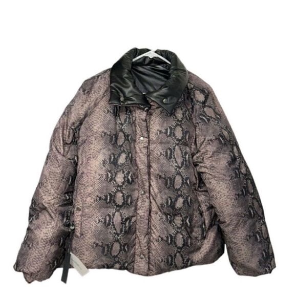 BLANK NYC Reversible Brown & Black Puffer
Coat/Jacket(Size Large) - Picture 4 of 10